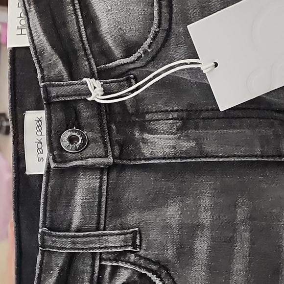 NWT Sneak Peek Charcoal Gray High Rise Distressed Cut Off Jeans Sz 26 - Picture 4 of 5